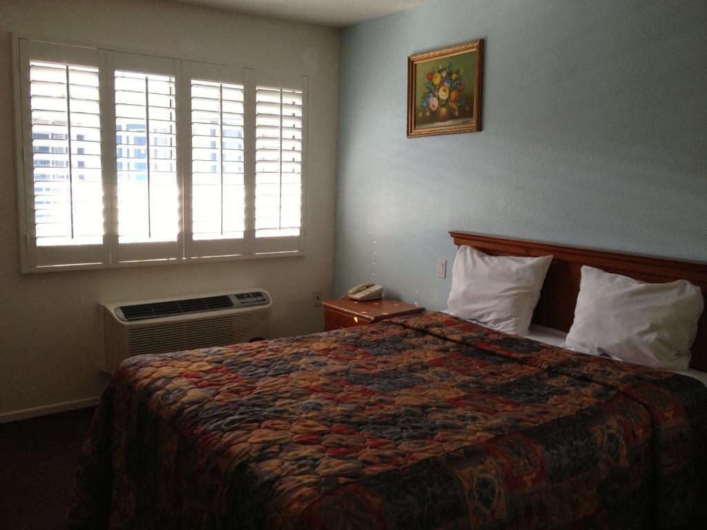 Scottish Inns Long Beach Rom bilde